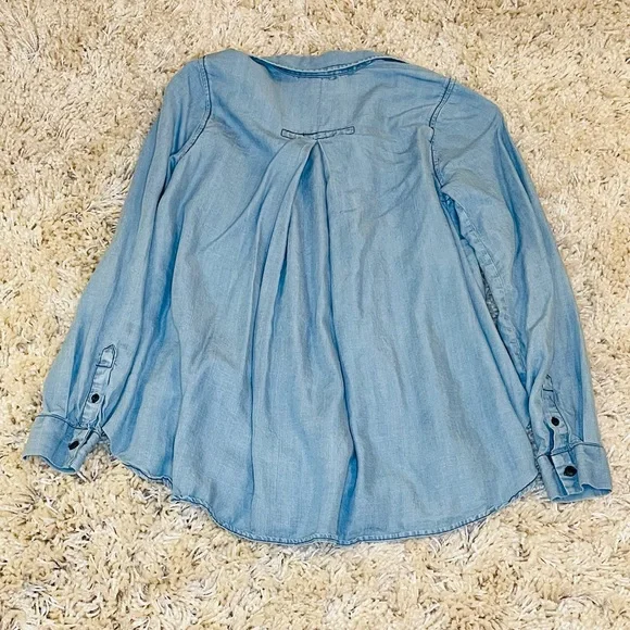 Woman’s Blue Chambray Denim Button Up Top, XS - Picture 3 of 3